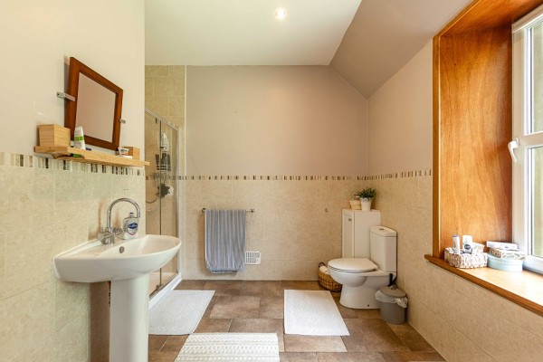 Sunnyhill Annex Bathroom