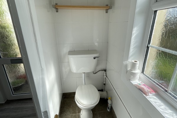 2 Ruglen Shower Room