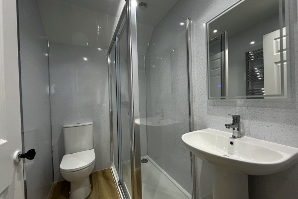 Wattaman Bathroom 2