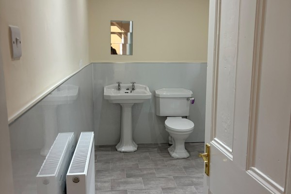 Oaknowe Shower room