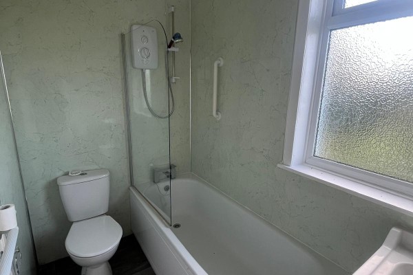 1 Tinwald House Cottages Bathroom